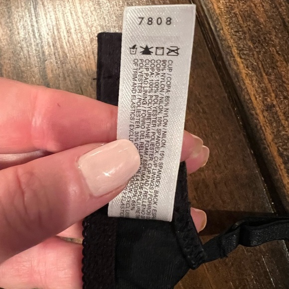 Wonderbra size 34A elegant Black and Red Lace bra, EUC - Picture 4 of 8